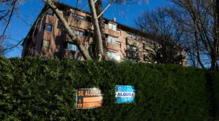 Barcelona concentra un tercio de la caída de los pisos en alquiler mientras Madrid se recupera