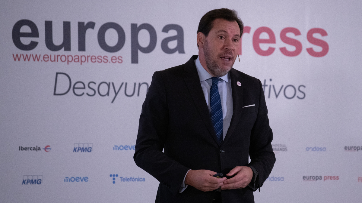 Óscar Puente promete subir a 350 kilómetros por hora la velocidad de los trenes