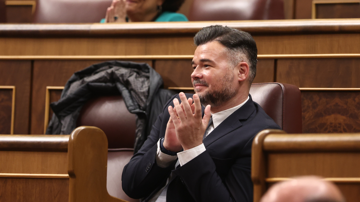 Rufián mantiene que Ábalos, Koldo y Cerdán son «tres jetas», pero no dejará caer a Sánchez