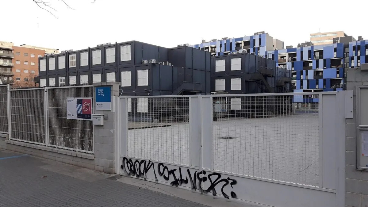 20.000 alumnos catalanes reciben sus clases en barracones