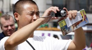 Empieza la carrera para captar los 12.000 millones del turismo chino que deja Japón