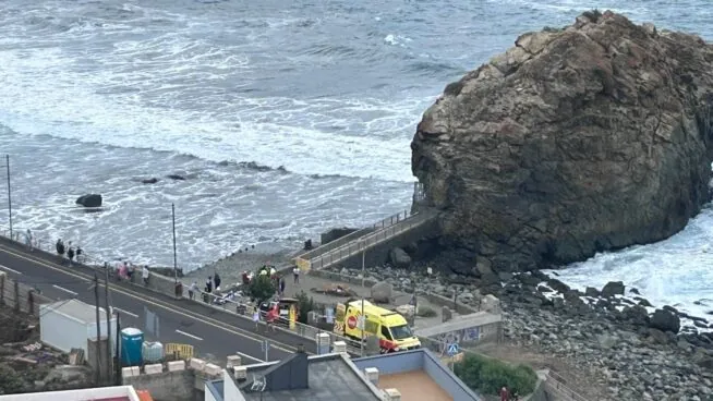 Ascienden a tres los muertos por los golpes de mar en la isla de Tenerife