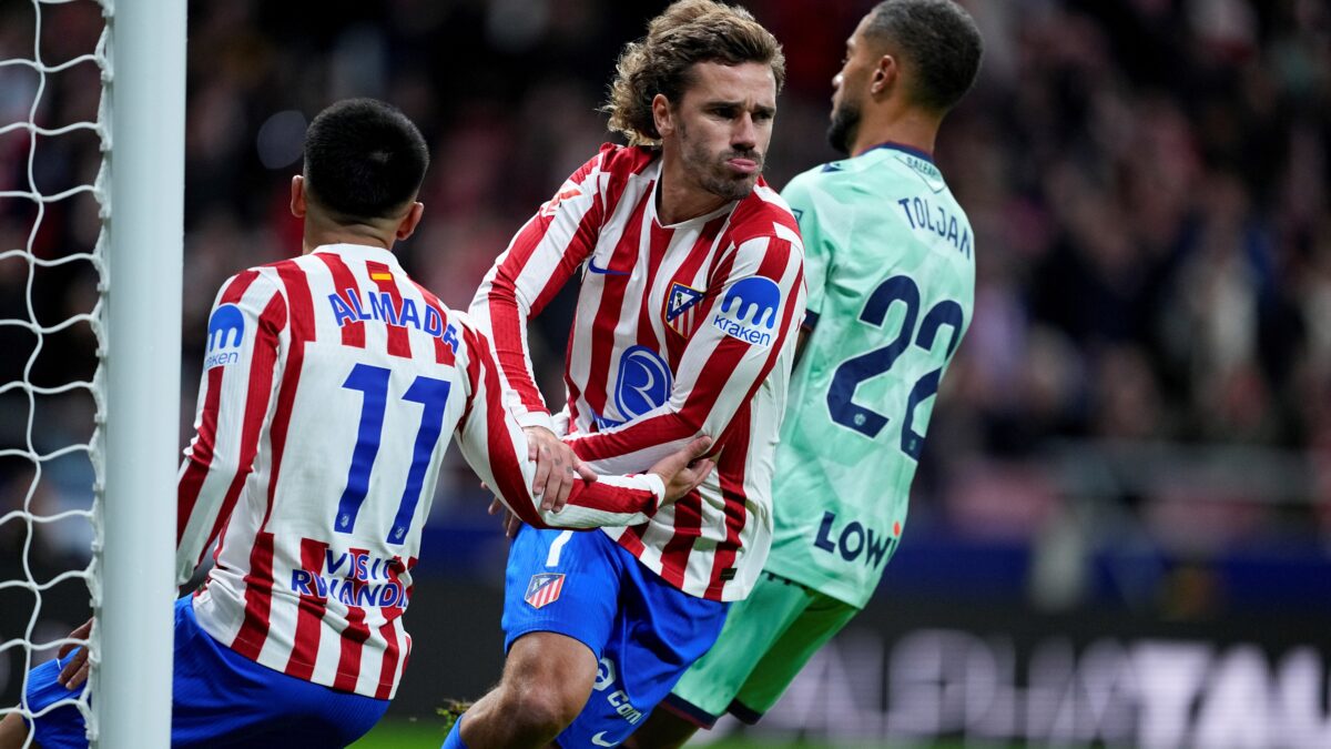 Un oportuno Griezmann rescata al Atlético ante un Levante fuerte