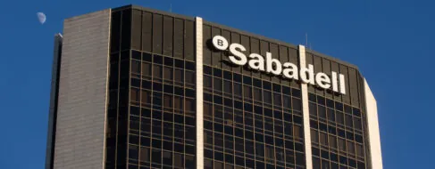 Sabadell cierra la venta de TSB a Santander por 3.300 millones y abonará el 'macrodividendo'