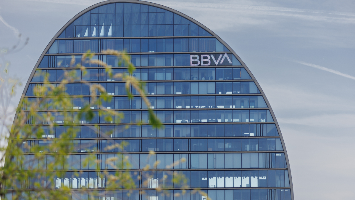 Jefferies prevé que BBVA anuncie una recompra de acciones de 6.000 millones