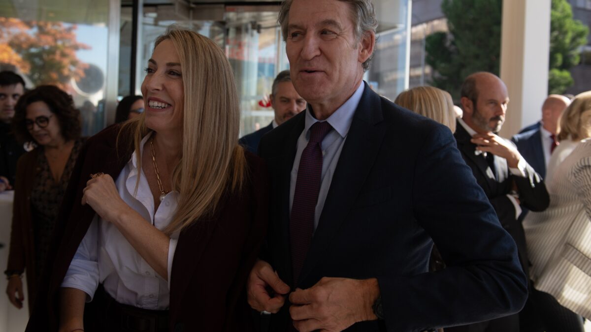 El PP ironiza sobre el cartel electoral del PSOE en Extremadura: «La votación contra Almaraz»