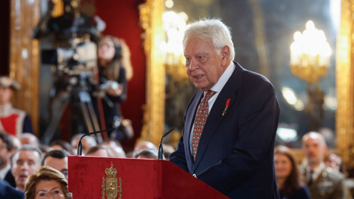 Felipe González afirma que los problemas de los españoles «solo los soluciona la paz civil»