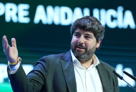 La juez imputa al 'fontanero' del PSOE murciano que está detrás de los ataques a López Miras