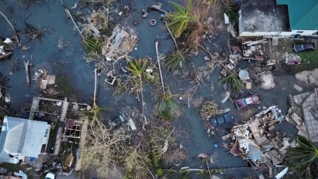 El huracán Melissa deja ya 64 muertos a su paso por el Caribe