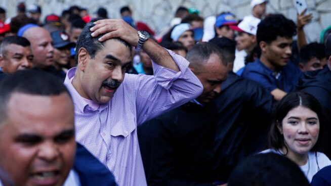 El chavismo llama a la paz y se prepara para una guerra larga en Venezuela