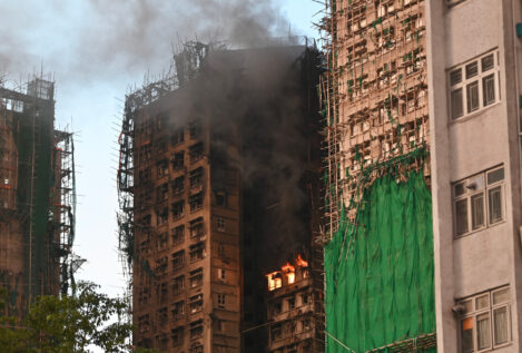 Ascienden a 128 los muertos por el incendio de un complejo de rascacielos en Hong Kong