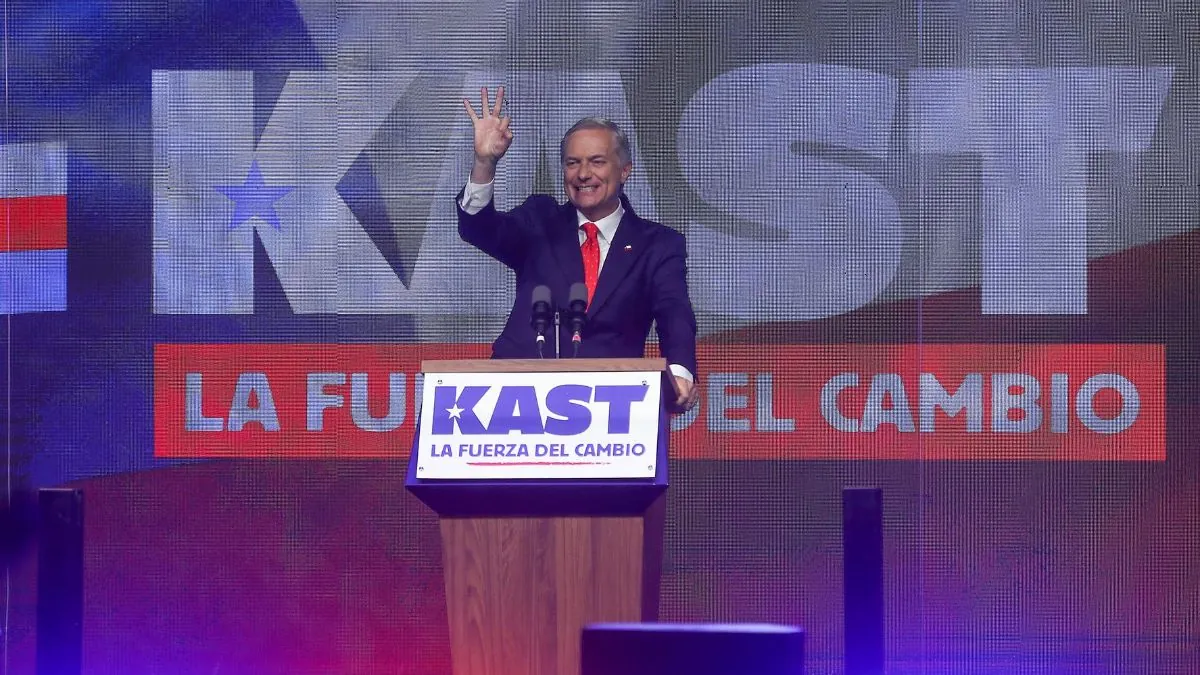 La primera encuesta para la segunda vuelta en Chile da 12 puntos de ventaja a Kast
