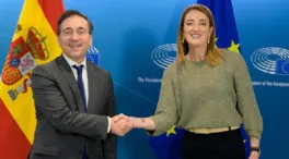Albares vuelve a abordar con Metsola el uso del catalán en la Eurocámara, pero sin avances