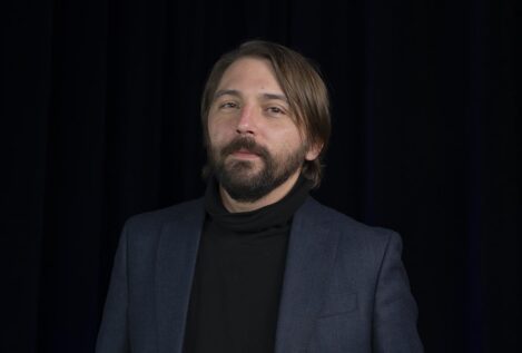 Quemar al escritor, salvar al político