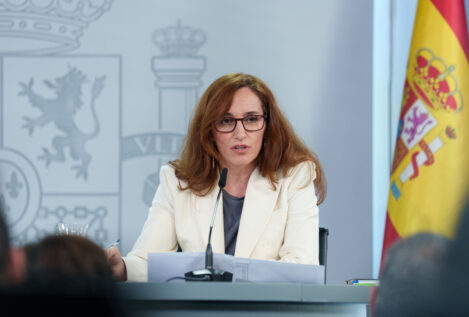 Mónica García ve «blanco y en botella» la inocencia del fiscal general