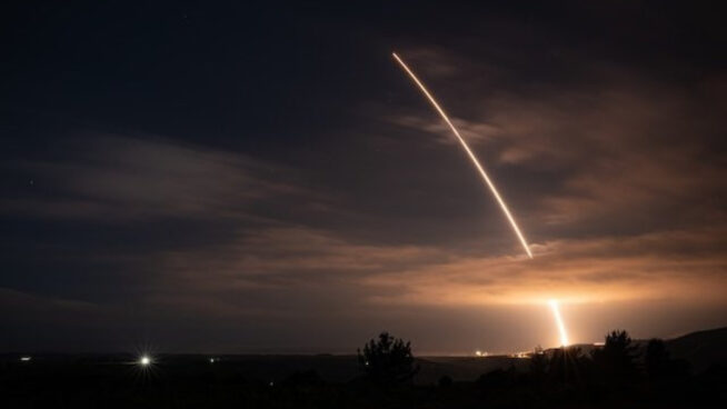 EEUU prueba un misil balístico tras el anuncio de Trump de retomar los ensayos nucleares