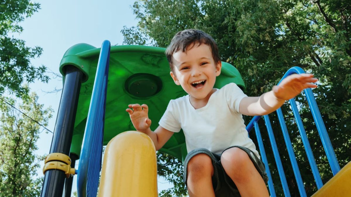 Dormir bien y moverse más: las 24 horas mágicas para niños sanos