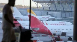 Ningún vuelo saldrá este lunes de Barajas con destino a Venezuela tras la alerta de EEUU