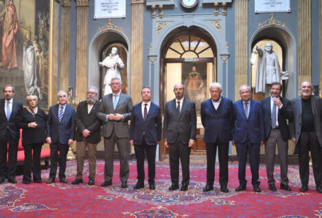 Felipe González homenajea a Javier Lambán en un acto sin los ministros de Pedro Sánchez