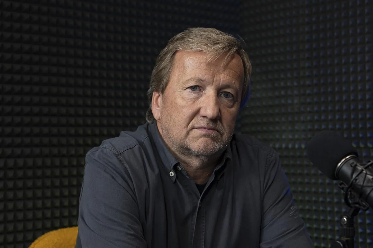 VÍDEO | Fuera de micrófono con Luis Rendueles: «El Ministerio del Interior debería ser un sitio más limpio, sin trincheras»