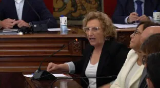 VÍDEO | La portavoz del PSOE en Alicante que llamó a Vox «franquistas» tuvo un padre alcalde con Franco