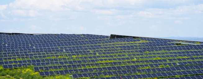 Los gigantes energéticos evitan comprar parques solares en España por la incertidumbre