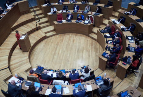 El Parlamento de Navarra rechaza la prohibición del uso del burka en el espacio público