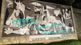 Vandalizan el mural del Guernica horas antes de la visita del Rey y el presidente de Alemania
