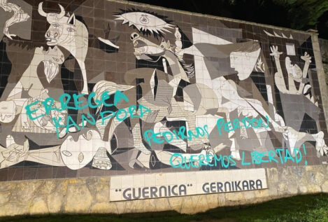 Vandalizan el mural del Guernica horas antes de la visita del Rey y el presidente de Alemania