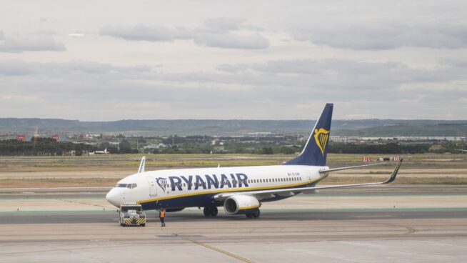 El aeropuerto de Sevilla para su actividad por la avería de un avión bloqueado en pista