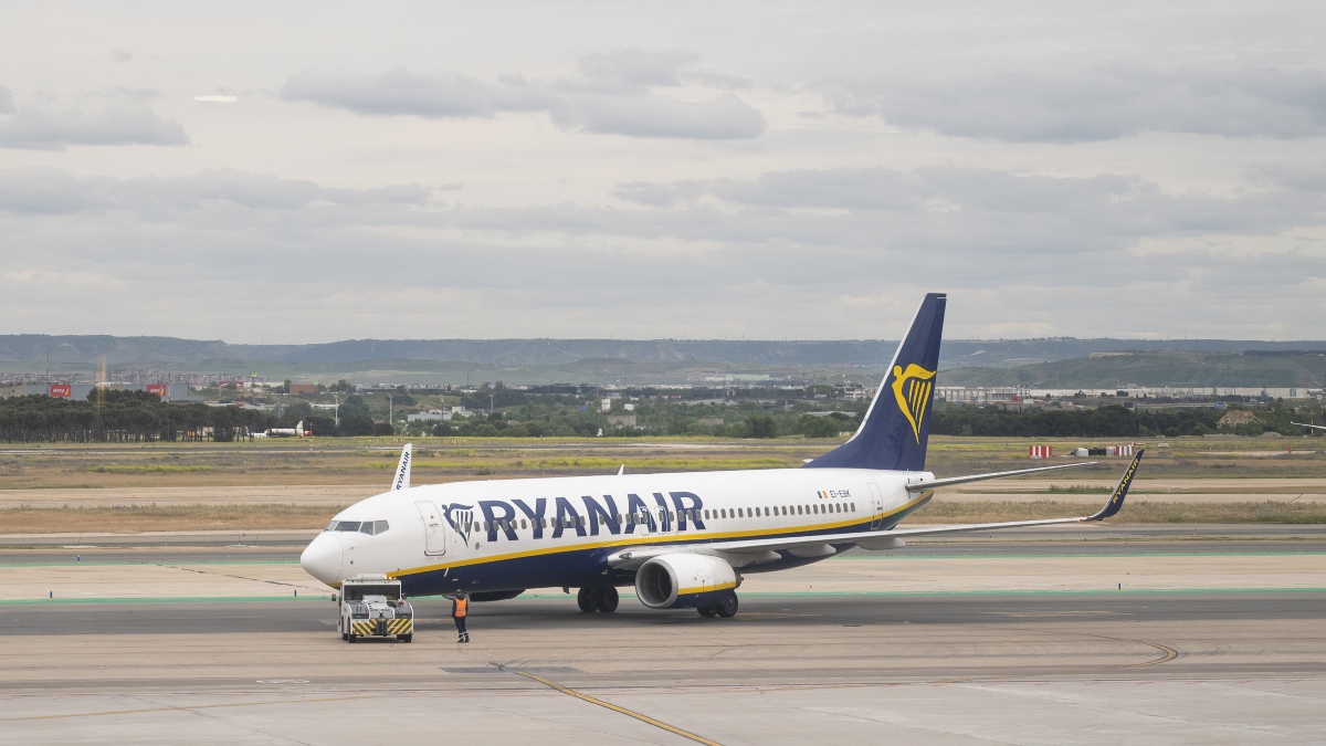 El aeropuerto de Sevilla para su actividad por la avería de un avión bloqueado en pista