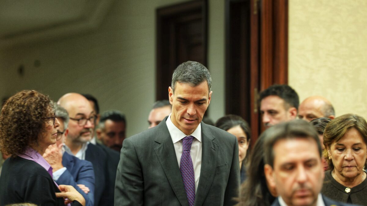 El PSOE entra en «convulsión máxima» con un Sánchez en ‘shock’: «Nadie se lo esperaba»