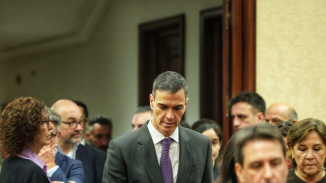 El PSOE entra en «convulsión máxima» con un Sánchez en 'shock': «Nadie se lo esperaba»