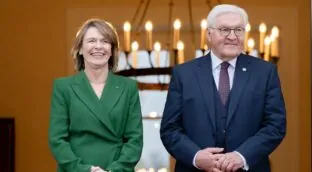 Elke, la primera dama de Alemania que visita España: es jueza y recibió un riñón de su marido