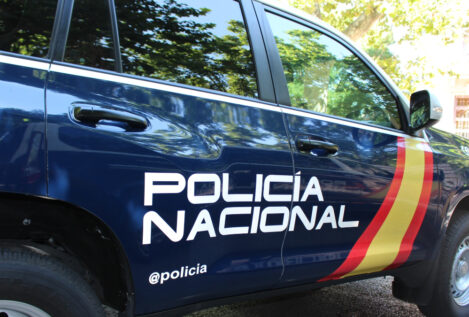 Ultras del Rayo Vallecano y del Lech Poznan polaco se enfrentan con piedras y bengalas