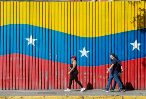 España recomienda no viajar a Venezuela y alerta de posibles cancelaciones de vuelos