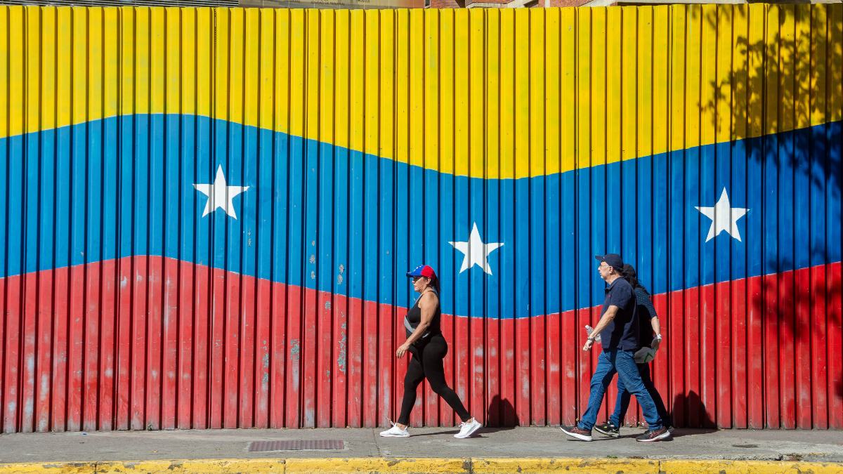 España recomienda no viajar a Venezuela y alerta de posibles cancelaciones de vuelos