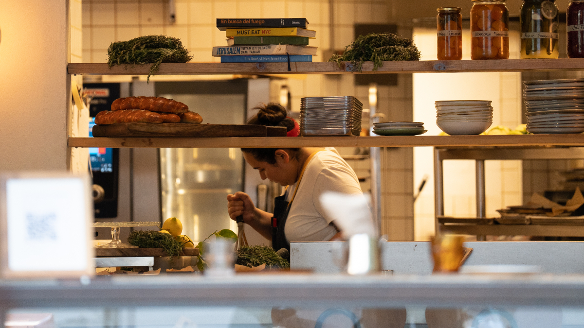 La producción del sector servicios subió un 5,2% en septiembre y sumó 15 meses de alzas