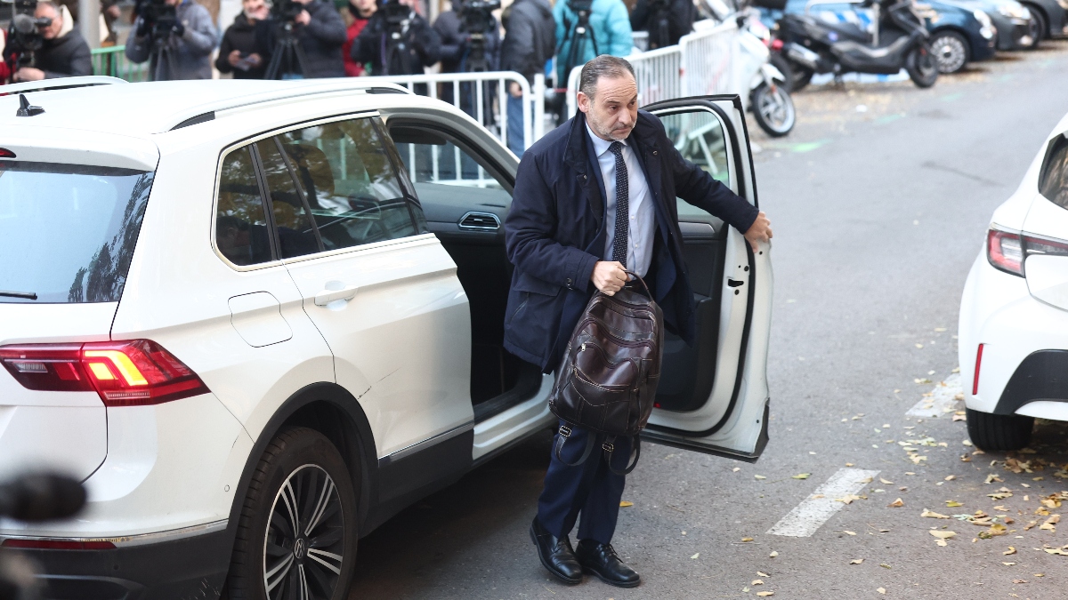 El juez del Supremo manda a Ábalos y Koldo a prisión preventiva por riesgo «extremo» de fuga