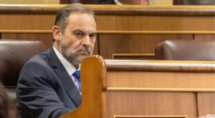 Ábalos habla por primera vez desde la cárcel y advierte: «No me van a callar»