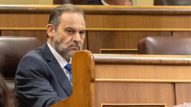 Ábalos pide que se investigue si Díez maniobró para modificar su línea de defensa en beneficio del PSOE