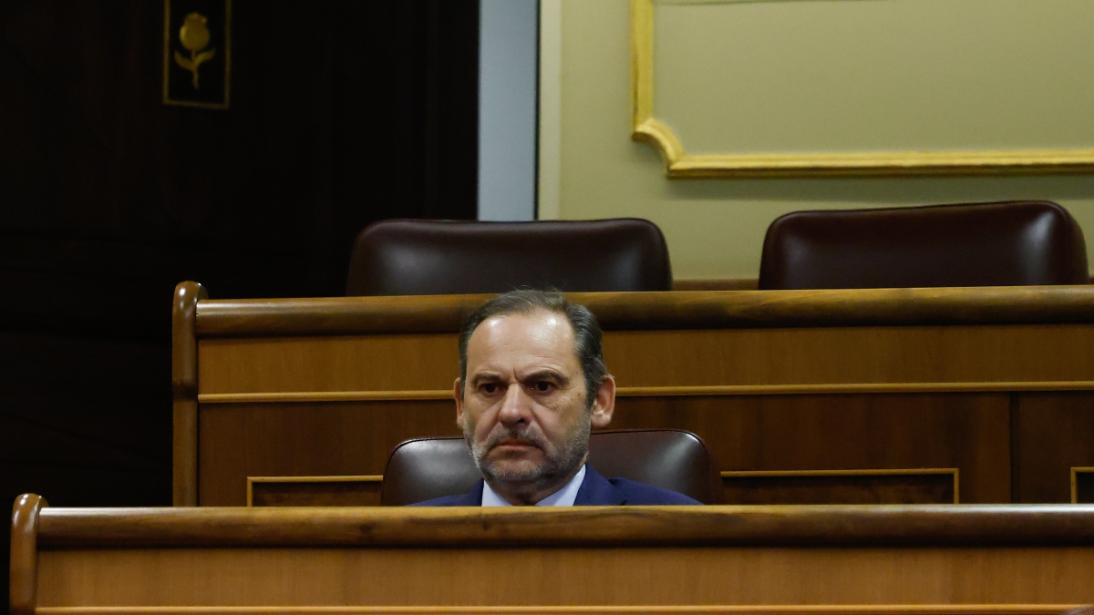 El Congreso suspenderá a Ábalos de sueldo y derechos parlamentarios si entra a prisión