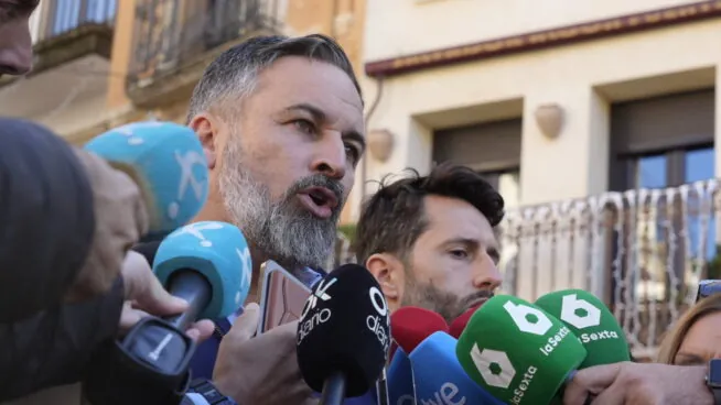 Abascal acusa al PP de entregar un «chivo expiatorio» a Sánchez con la dimisión de Mazón