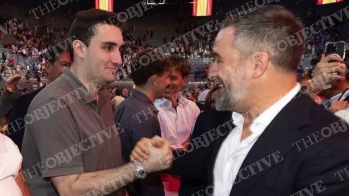 Vox utiliza una cuenta anónima de Twitter para atacar a exdirigentes y rivales políticos