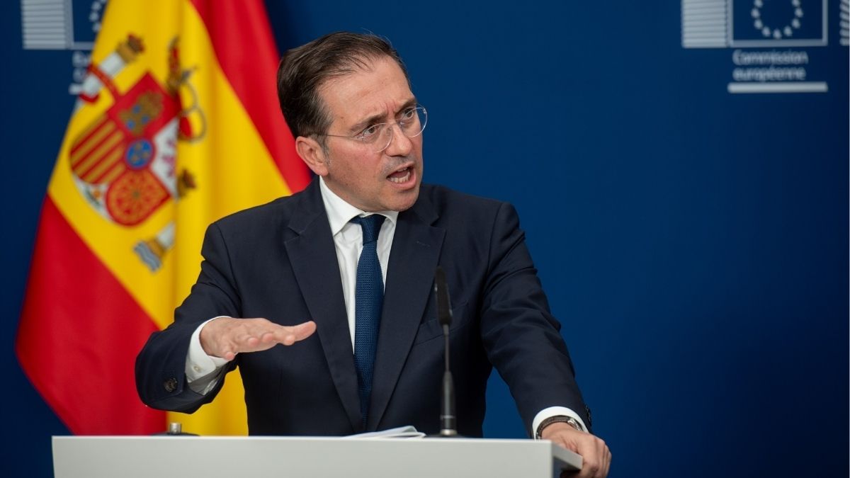 Albares defiende que el plan de paz de EEUU y Rusia no puede hacerse a espaldas de Ucrania