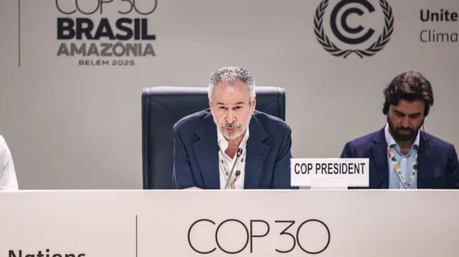 La cumbre del clima logra un acuerdo aunque sin establecer el fin de los combustibles fósiles