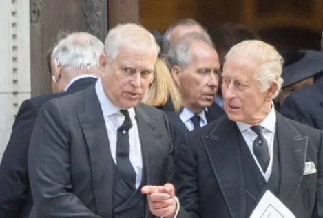 De Alteza Real a don: Carlos III ejecuta la ruptura definitiva con su hermano