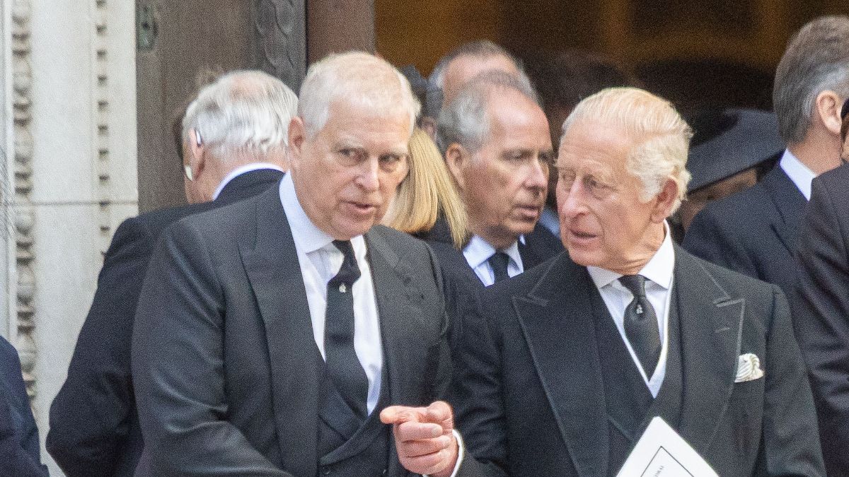 De Alteza Real a don: Carlos III ejecuta la ruptura definitiva con su hermano