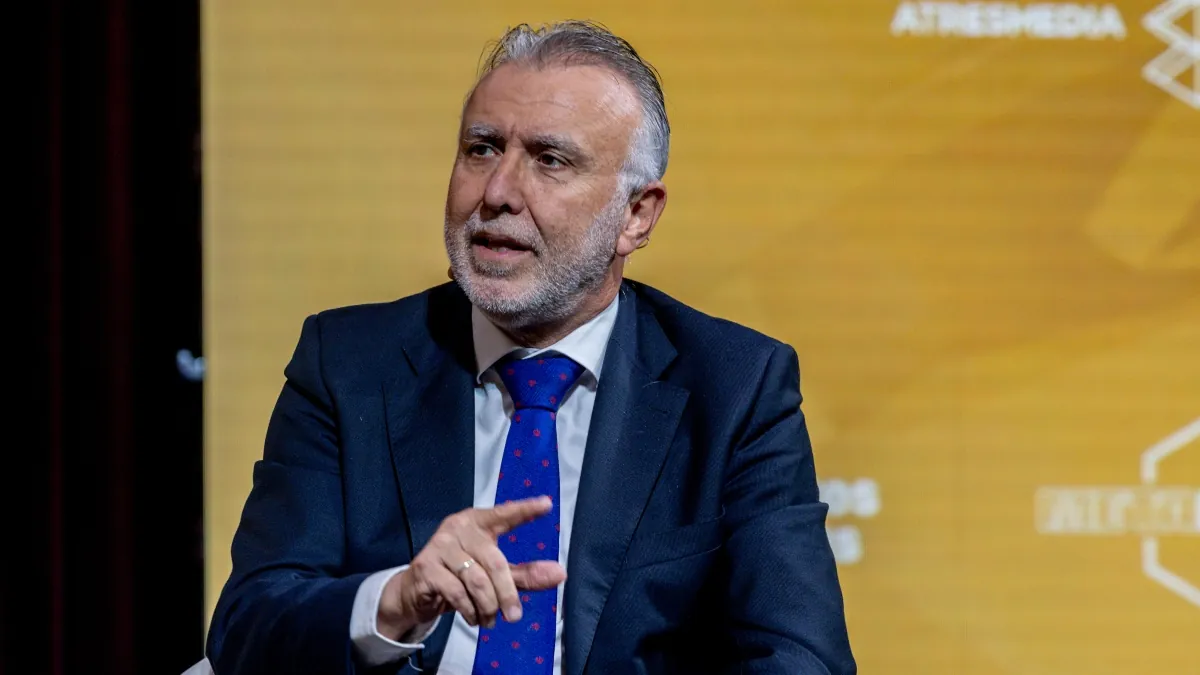 Torres defiende «adoctrinar» en la democracia ante aumento del apoyo juvenil al franquismo