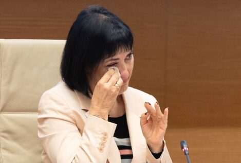 PP y Vox aplauden a una víctima de la dana en el tercer día de la comisión del Congreso